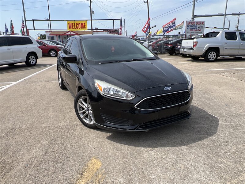 2018 Ford Focus SE - Photo 1 - Houston, TX 77083
