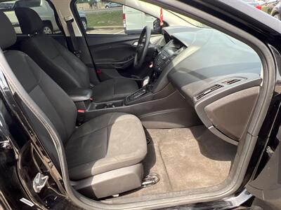 2018 Ford Focus SE   - Photo 24 - Houston, TX 77083