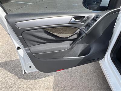 2010 Volkswagen Golf TDI   - Photo 9 - Houston, TX 77083