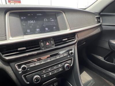 2019 Kia Optima LX   - Photo 15 - Houston, TX 77083