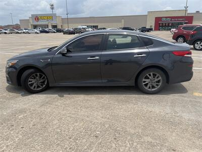 2019 Kia Optima LX   - Photo 4 - Houston, TX 77083