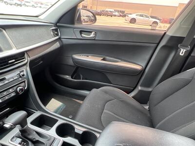 2019 Kia Optima LX   - Photo 18 - Houston, TX 77083