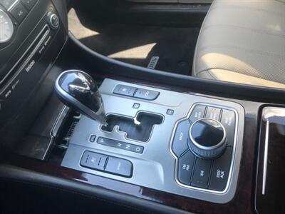 2012 Hyundai Equus Signature   - Photo 18 - Houston, TX 77083