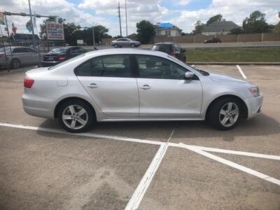 2011 Volkswagen Jetta TDI   - Photo 8 - Houston, TX 77083