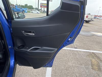 2018 Toyota C-HR XLE   - Photo 19 - Houston, TX 77083
