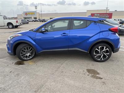 2018 Toyota C-HR XLE   - Photo 4 - Houston, TX 77083
