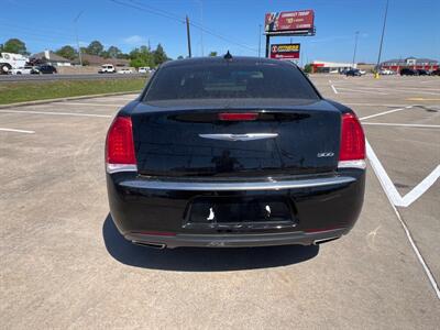 2019 Chrysler 300 Series Touring   - Photo 6 - Houston, TX 77083