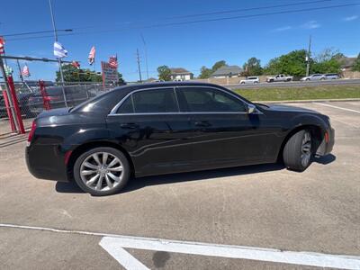 2019 Chrysler 300 Series Touring   - Photo 8 - Houston, TX 77083