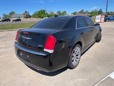 2019 Chrysler 300 Series Touring   - Photo 7 - Houston, TX 77083