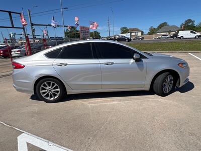 2017 Ford Fusion SE   - Photo 8 - Houston, TX 77083