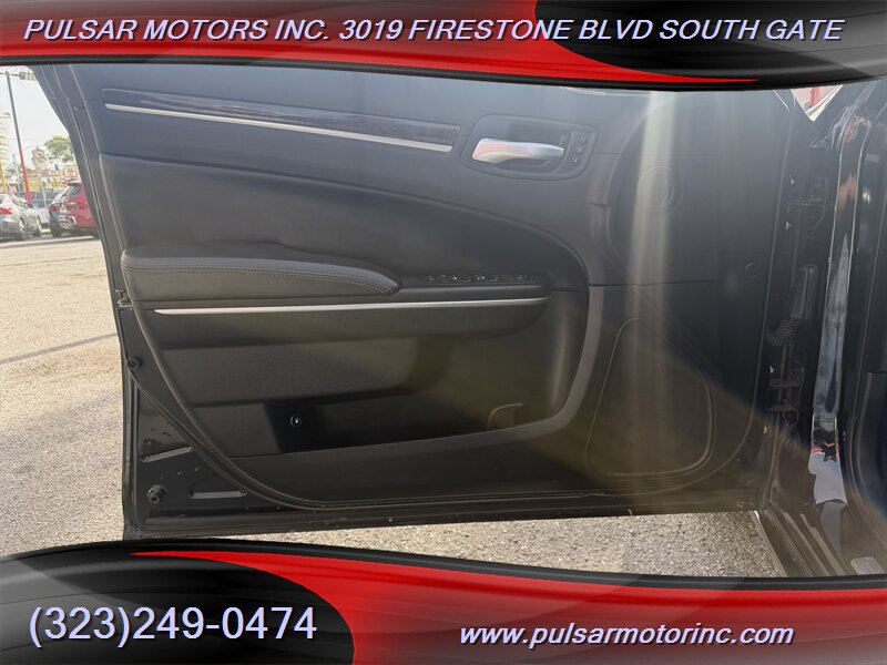 2018 Chrysler 300 Series Limited - Photo 4 - South Gate, CA 90280