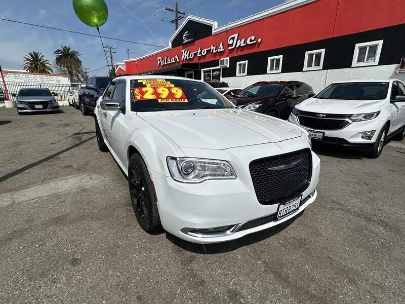 2019 Chrysler 300 Series Limited  
