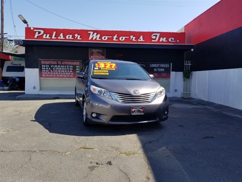 2015 Toyota Sienna XLE 7-Passenger Auto  