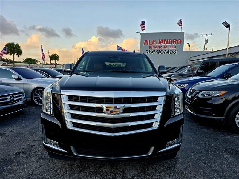 2019 Cadillac Escalade Luxury photo 5