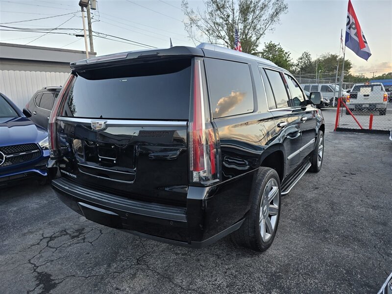 2019 Cadillac Escalade Luxury photo 23