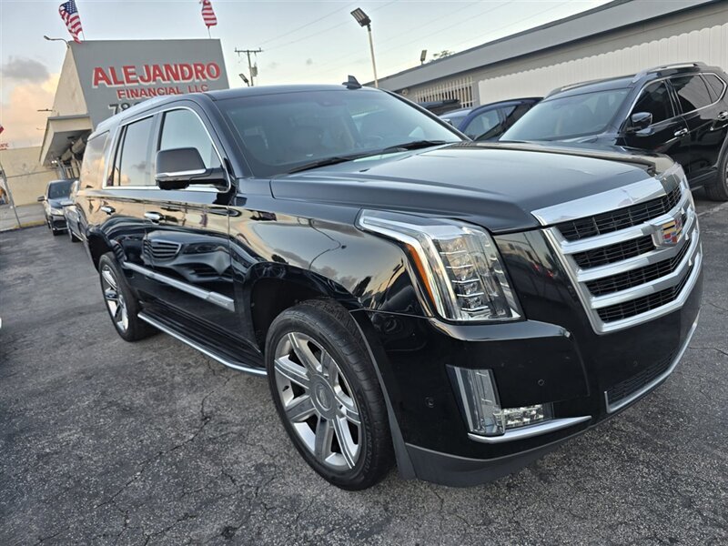 2019 Cadillac Escalade Luxury photo 8