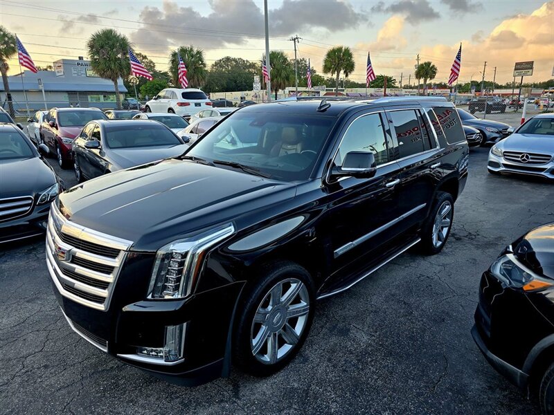 2019 Cadillac Escalade Luxury photo 16