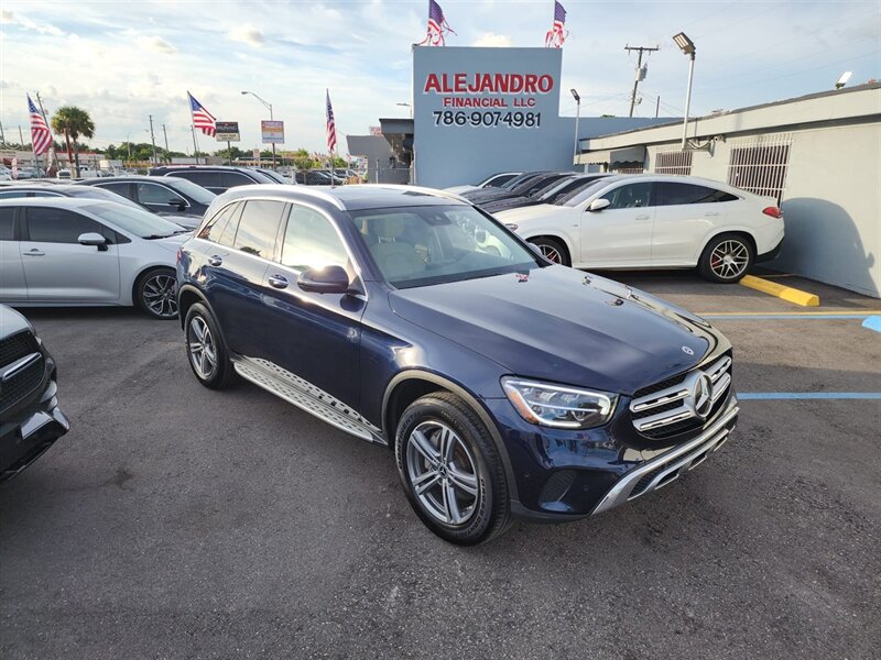 2022 Mercedes-Benz GLC GLC 300 4MATIC   - Photo 1 - Miami, FL 33147