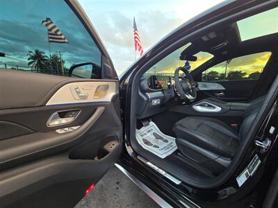 2025 Mercedes-Benz AMG GLE 63 S   - Photo 17 - Miami, FL 33147
