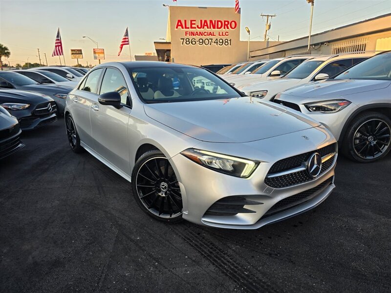 2022 Mercedes-Benz A-Class A220's photo