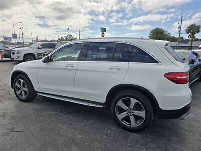 2018 Mercedes-Benz GLC GLC 300   - Photo 6 - Miami, FL 33147