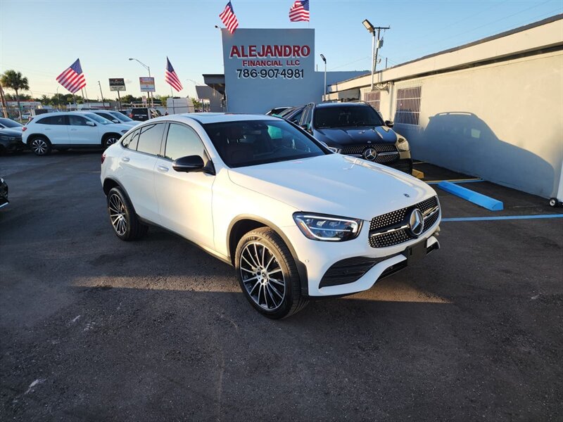 2021 Mercedes-Benz GLC GLC 300 4MATIC   - Photo 1 - Miami, FL 33147