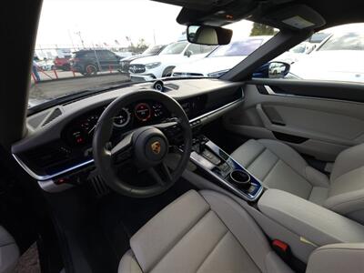 2022 Porsche 911 Targa 4S   - Photo 2 - Miami, FL 33147