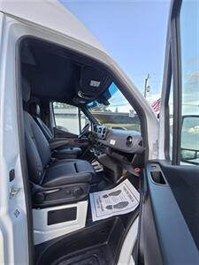2024 Mercedes-Benz Sprinter 2500   - Photo 25 - Miami, FL 33147