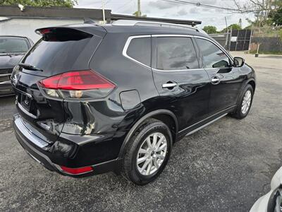 2019 Nissan Rogue SV   - Photo 15 - Miami, FL 33147