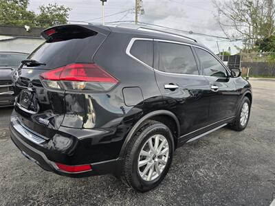 2019 Nissan Rogue SV   - Photo 16 - Miami, FL 33147