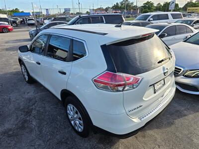 2016 Nissan Rogue SV   - Photo 17 - Miami, FL 33147