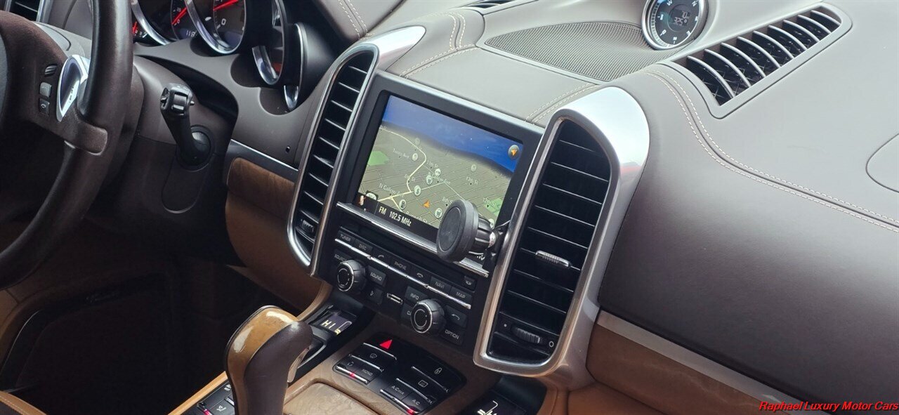 2012 Porsche Cayenne Turbo   - Photo 29 - Bremerton, WA 98312