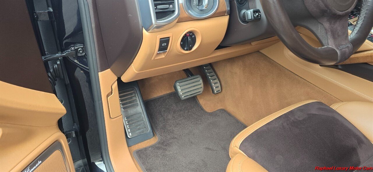 2012 Porsche Cayenne Turbo   - Photo 20 - Bremerton, WA 98312