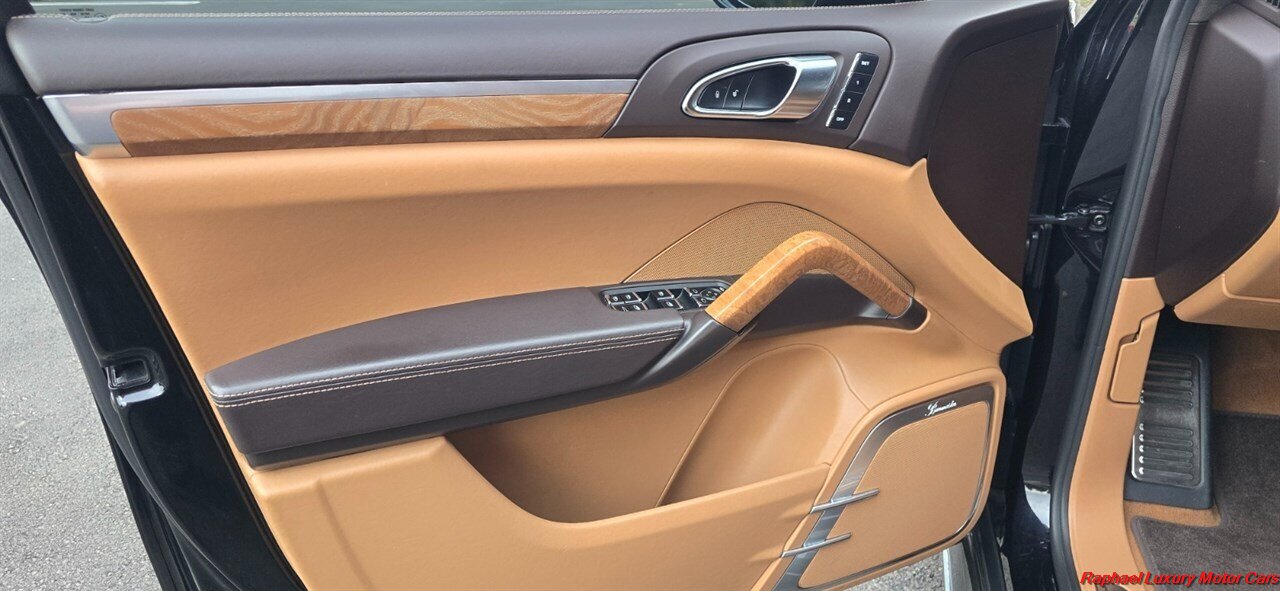 2012 Porsche Cayenne Turbo   - Photo 12 - Bremerton, WA 98312