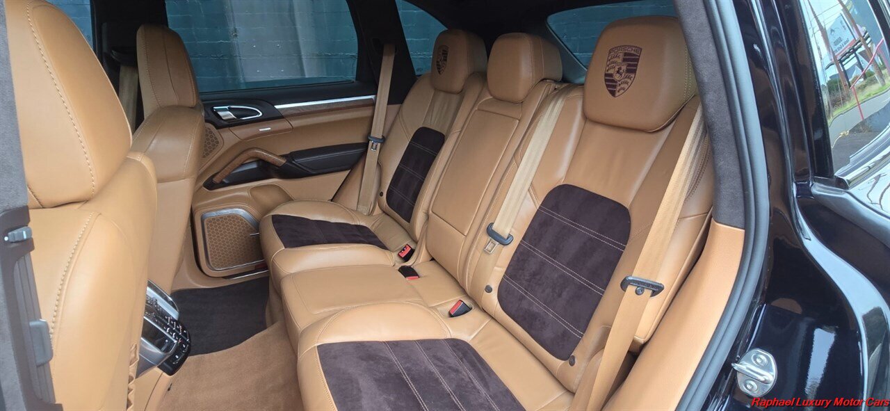 2012 Porsche Cayenne Turbo   - Photo 24 - Bremerton, WA 98312
