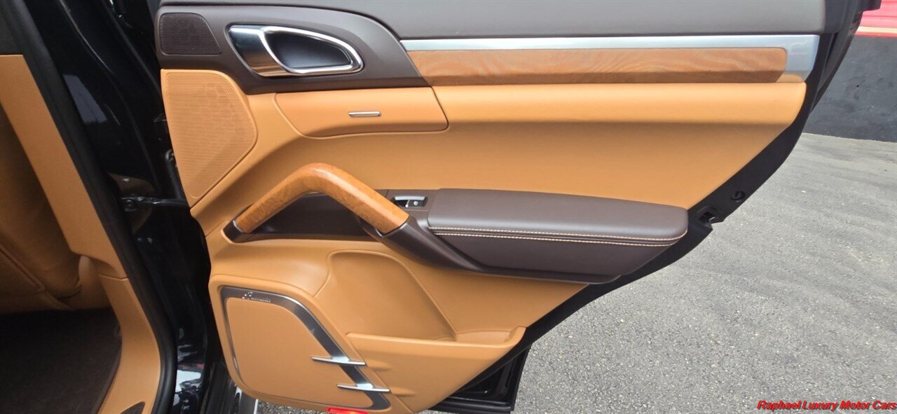 2012 Porsche Cayenne Turbo   - Photo 25 - Bremerton, WA 98312