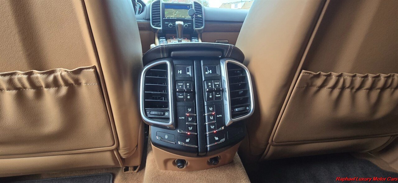 2012 Porsche Cayenne Turbo   - Photo 23 - Bremerton, WA 98312