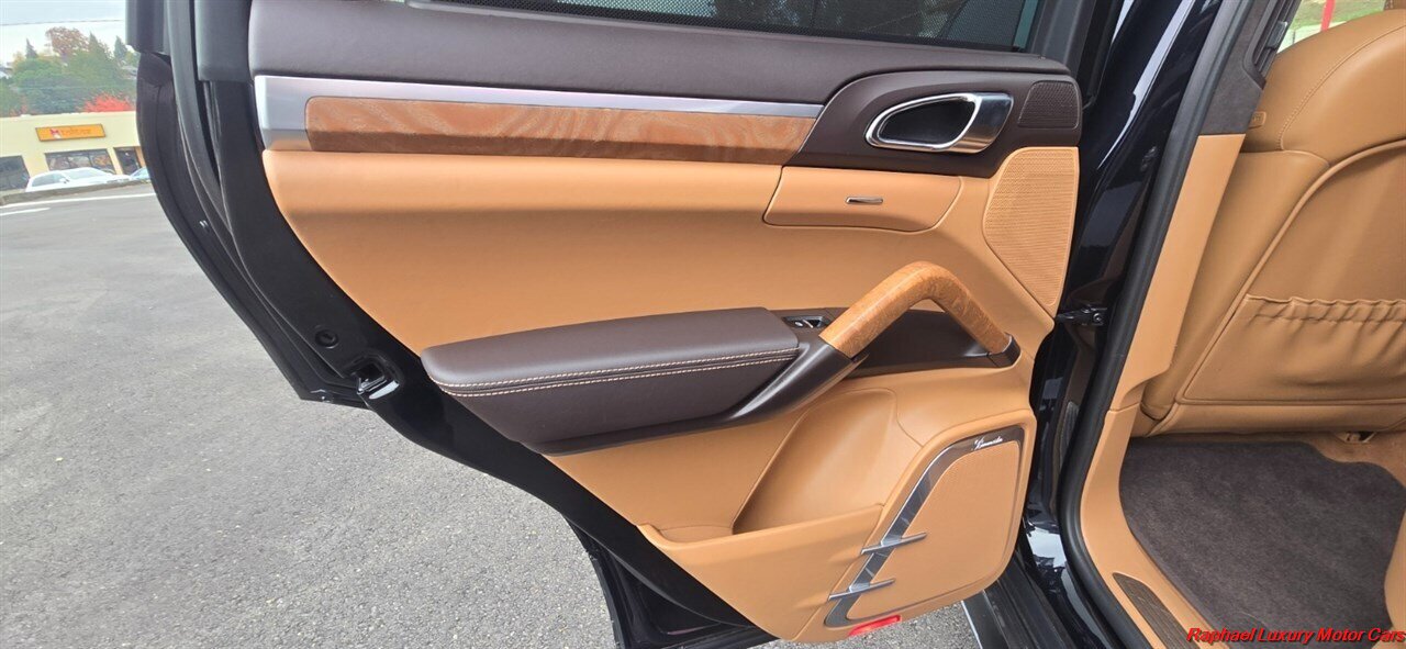 2012 Porsche Cayenne Turbo   - Photo 22 - Bremerton, WA 98312