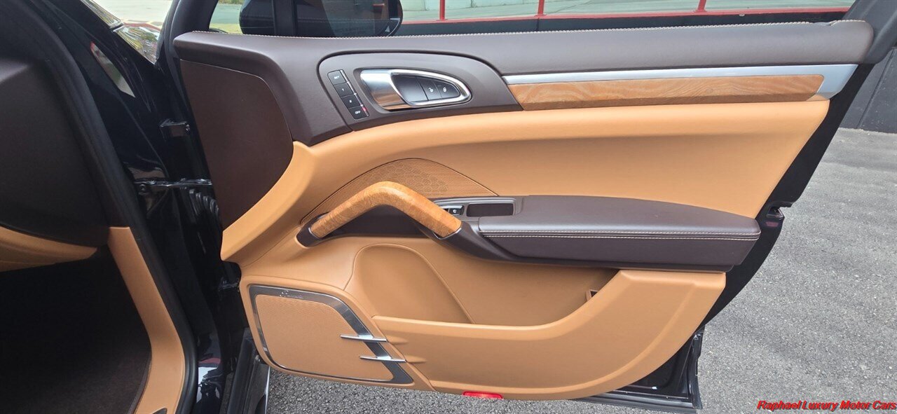 2012 Porsche Cayenne Turbo   - Photo 32 - Bremerton, WA 98312