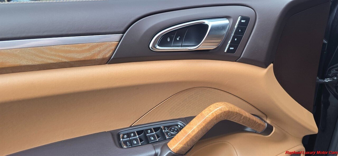 2012 Porsche Cayenne Turbo   - Photo 13 - Bremerton, WA 98312