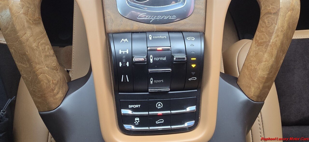 2012 Porsche Cayenne Turbo   - Photo 19 - Bremerton, WA 98312