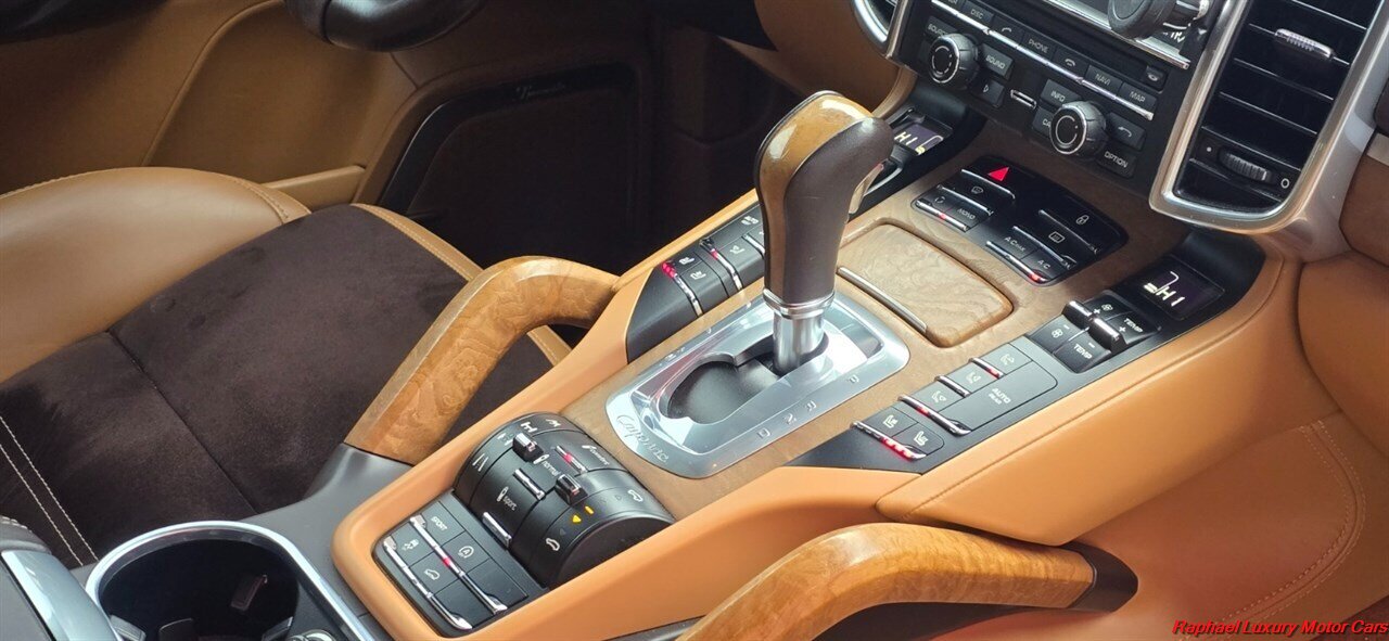 2012 Porsche Cayenne Turbo   - Photo 18 - Bremerton, WA 98312