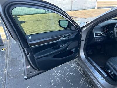 2019 BMW 740i   - Photo 6 - Lancaster, CA 93534