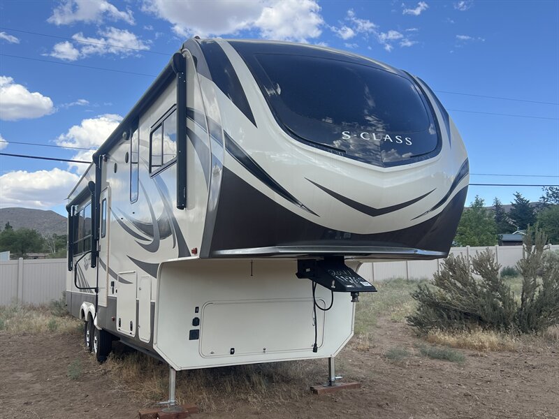 2019 Grand Design Solitude M-2930RL S-Class - Photo 1 - Reno, NV 89511
