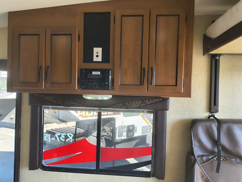 2015 Pacific Coachworks POWERLITE 19EX - Photo 10 - Reno, NV 89511