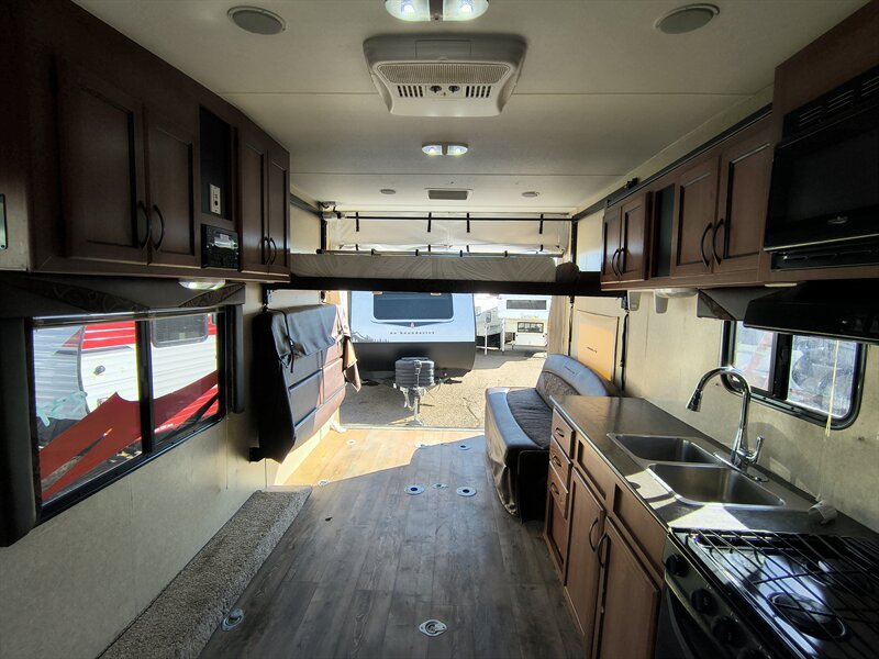 2015 Pacific Coachworks POWERLITE 19EX - Photo 19 - Reno, NV 89511