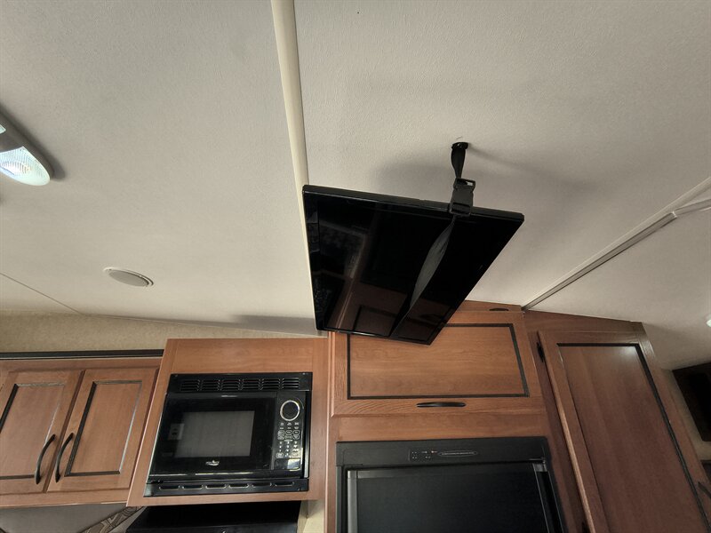 2015 Pacific Coachworks POWERLITE 19EX - Photo 16 - Reno, NV 89511