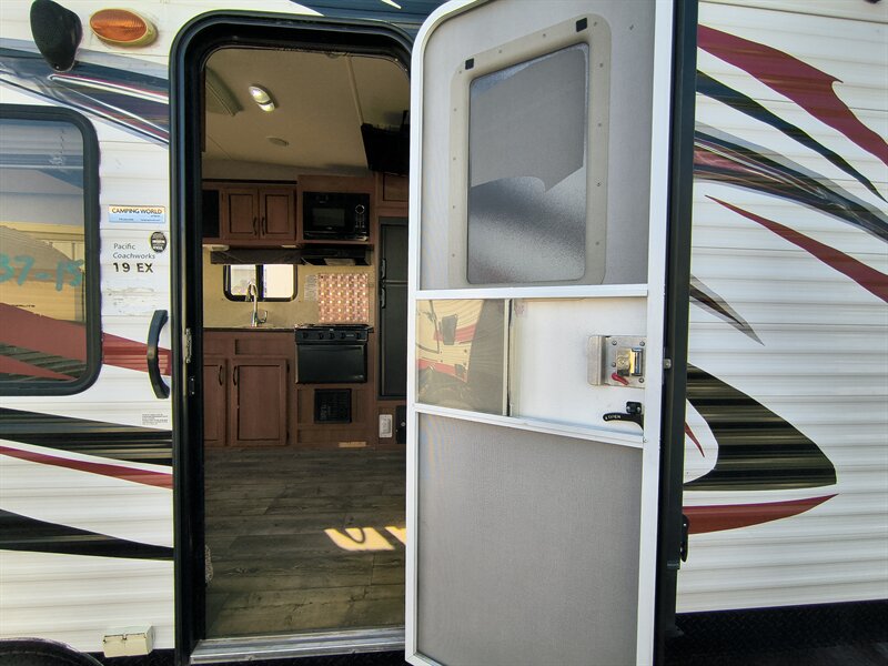 2015 Pacific Coachworks POWERLITE 19EX - Photo 29 - Reno, NV 89511