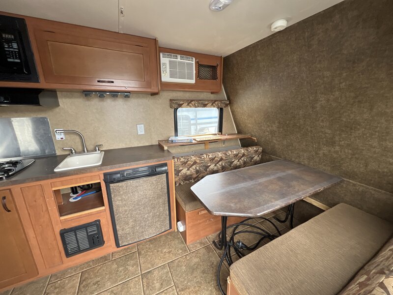 2014 Forest River Wolf Pup 16 BH - Photo 5 - Reno, NV 89511