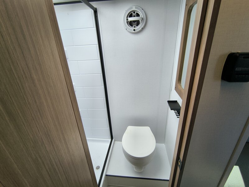 2026 Keystone REIGN 13RK - Photo 15 - Reno, NV 89511